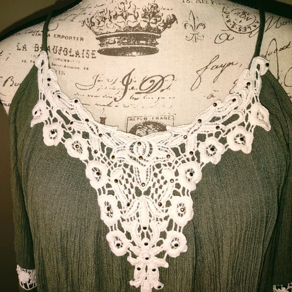 Woman's size 0 shirt, spaghetti strap on shoulder,  off shoulder - Picture 2 of 9